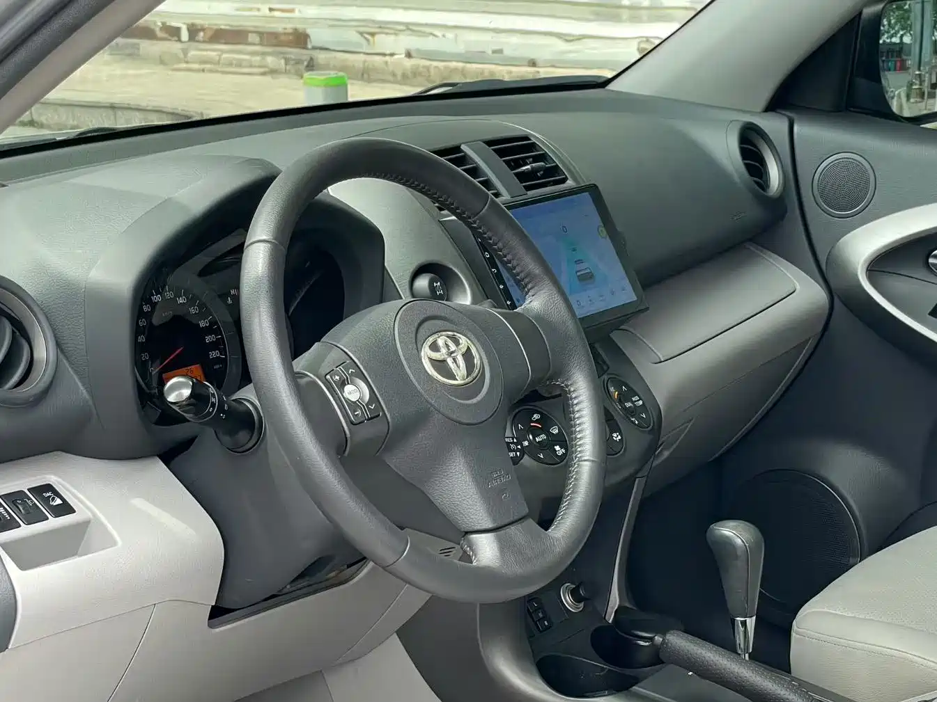 Toyota RAV4 Rongfang 2009 2.4L Automatic Luxury Edition фото 2