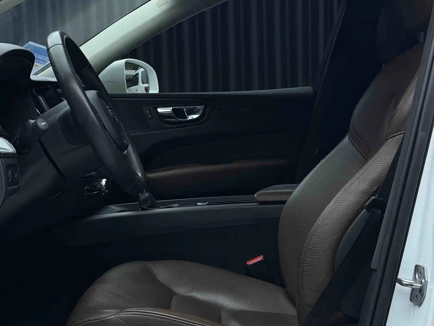Volvo XC60 2018 T5 AWD Momentum Edition фото 9