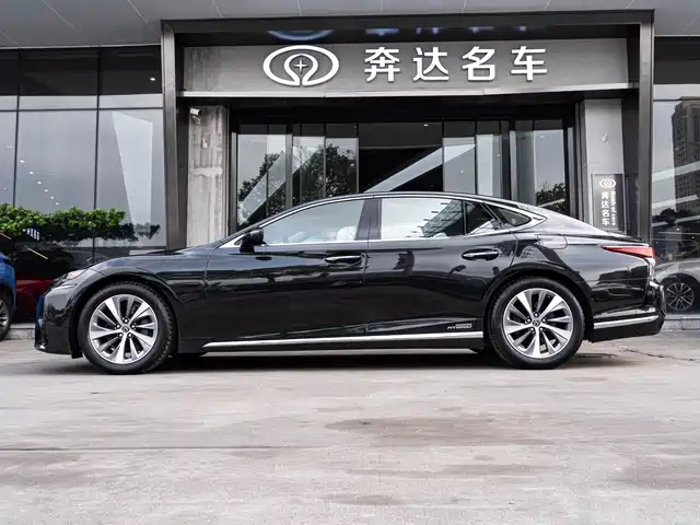 Lexus LS 2018 500h Excellence Edition China V — фото 4