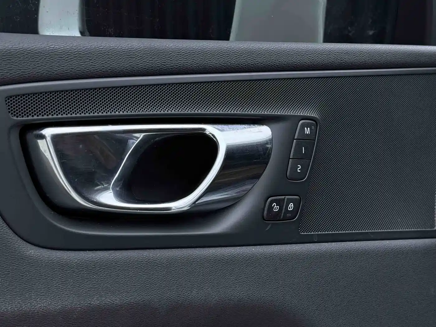 Volvo XC60 2018 T5 AWD Momentum Edition фото 11