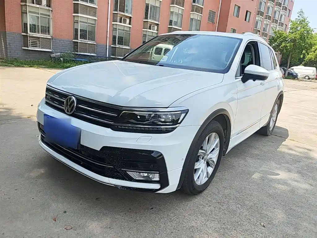 VOLKSWAGEN TIGUAN