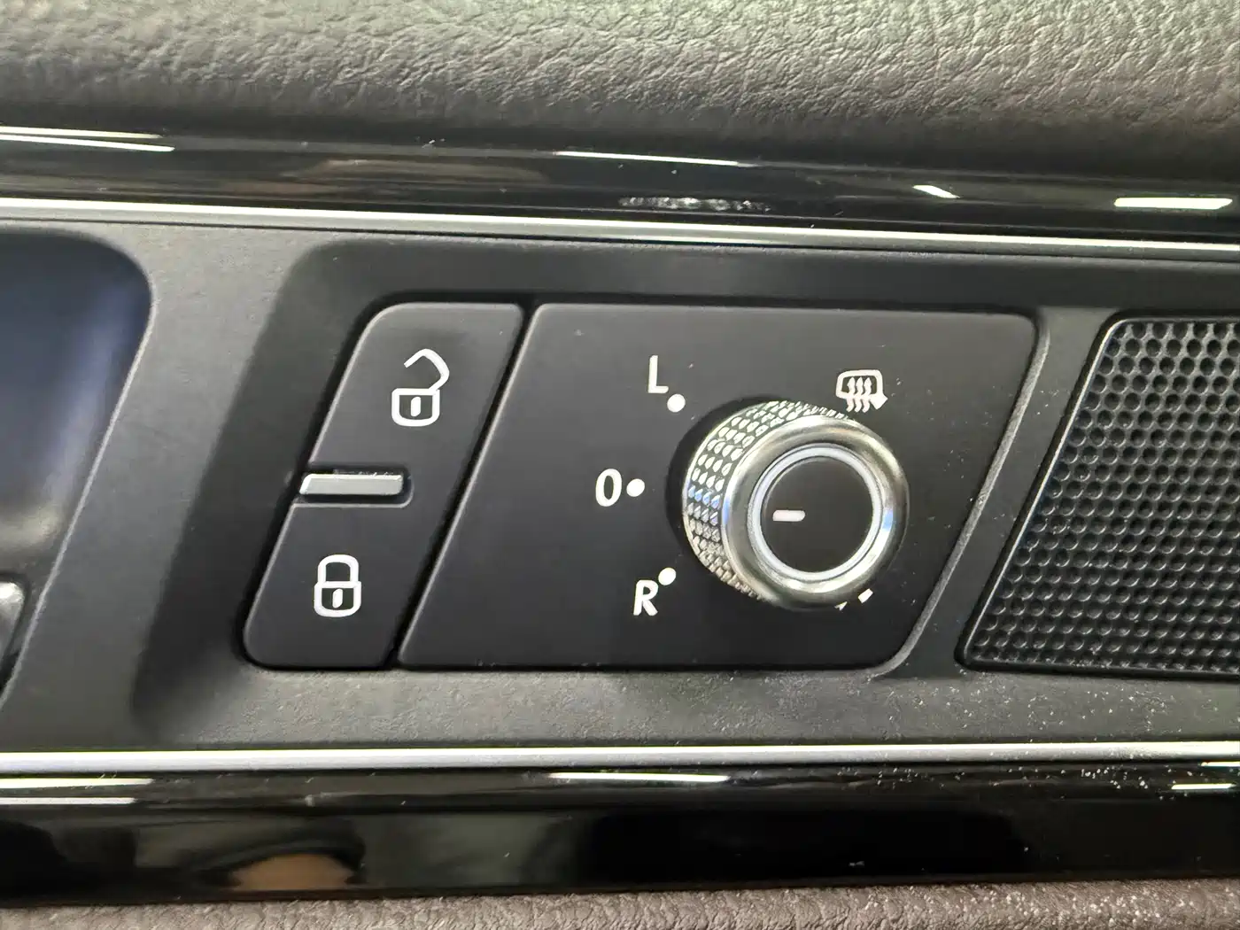Volkswagen Touareg 2017 3.0TSI Explorer Edition фото 25