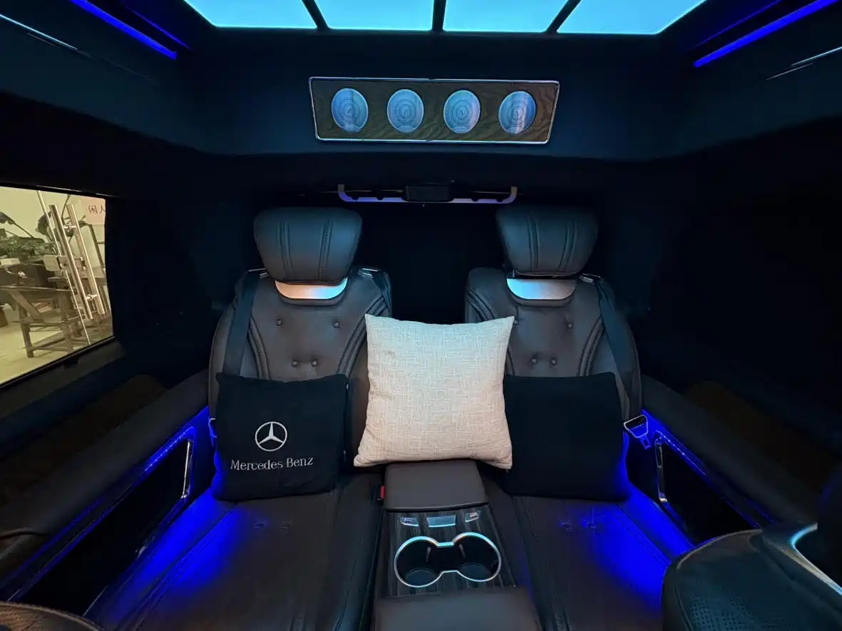 Mercedes-Benz V-Class 2018 V 260 L Premium Long Wheelbase Edition China VI фото 21