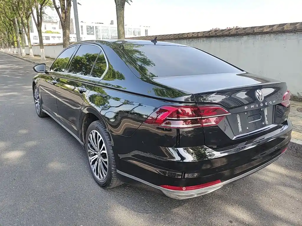Volkswagen Phideon 2018 Facelift 380TSI FWD Business фото 5