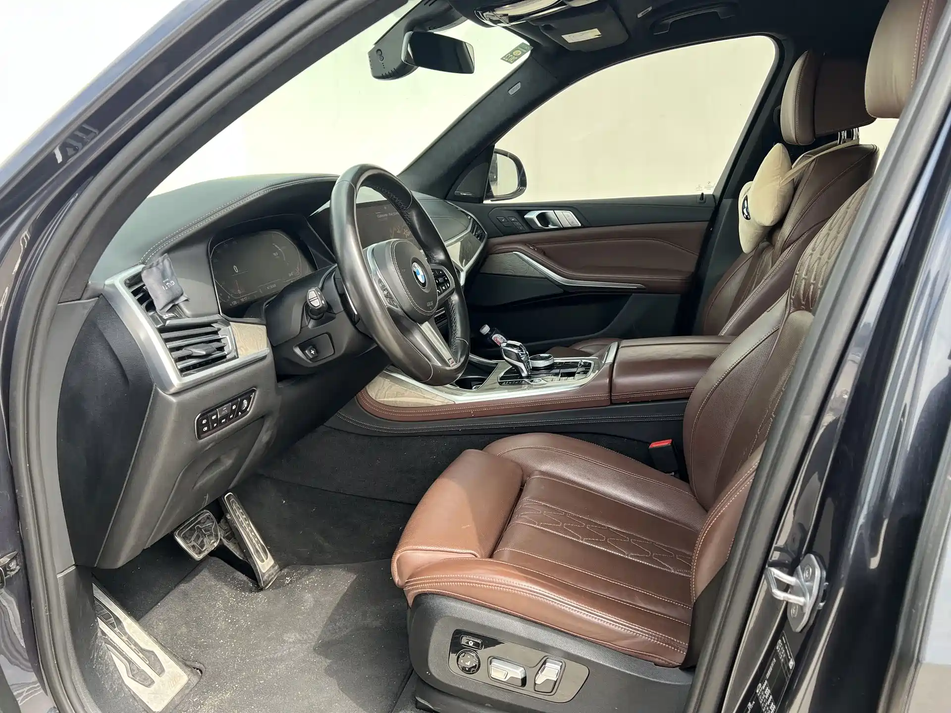 Photo 2 - BMW X7