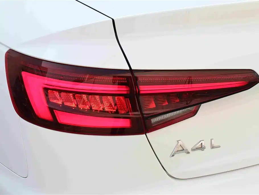 Фото 6 - Audi A4L