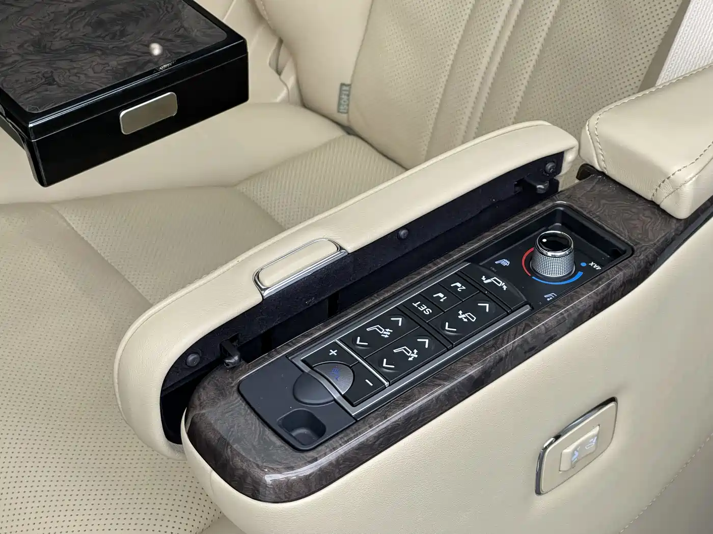 Toyota Alphard 2021 Hybrid 2.5L Premium фото 9