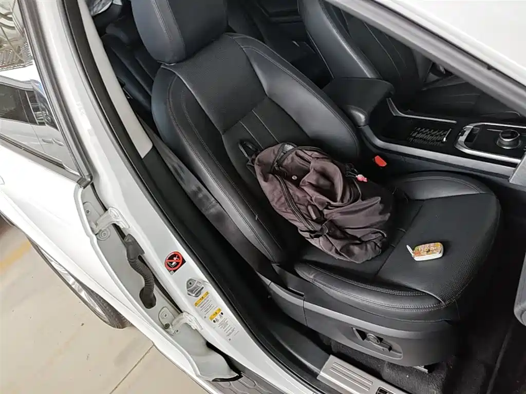 Land Rover Discovery Sport 2018 240PS SE Edition фото 25