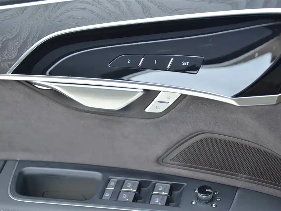 Audi A8 2025 A8L 50 TFSI quattro Exclusive Selection фото 13