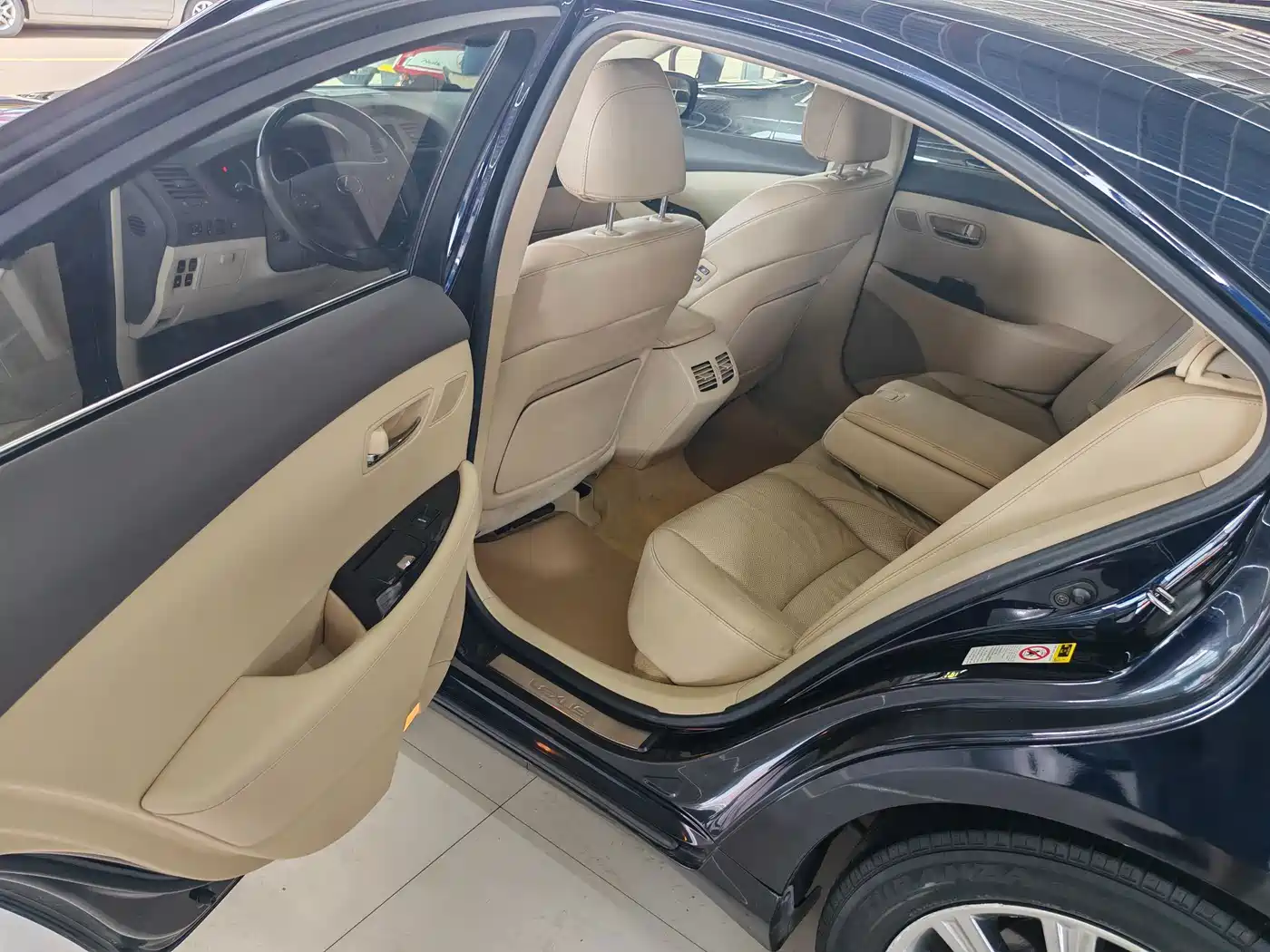 Фото 8 - Lexus ES