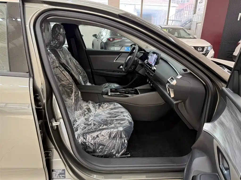Citroën Versailles C5 X 2026 2024 1.6T Momentum Extraordinary