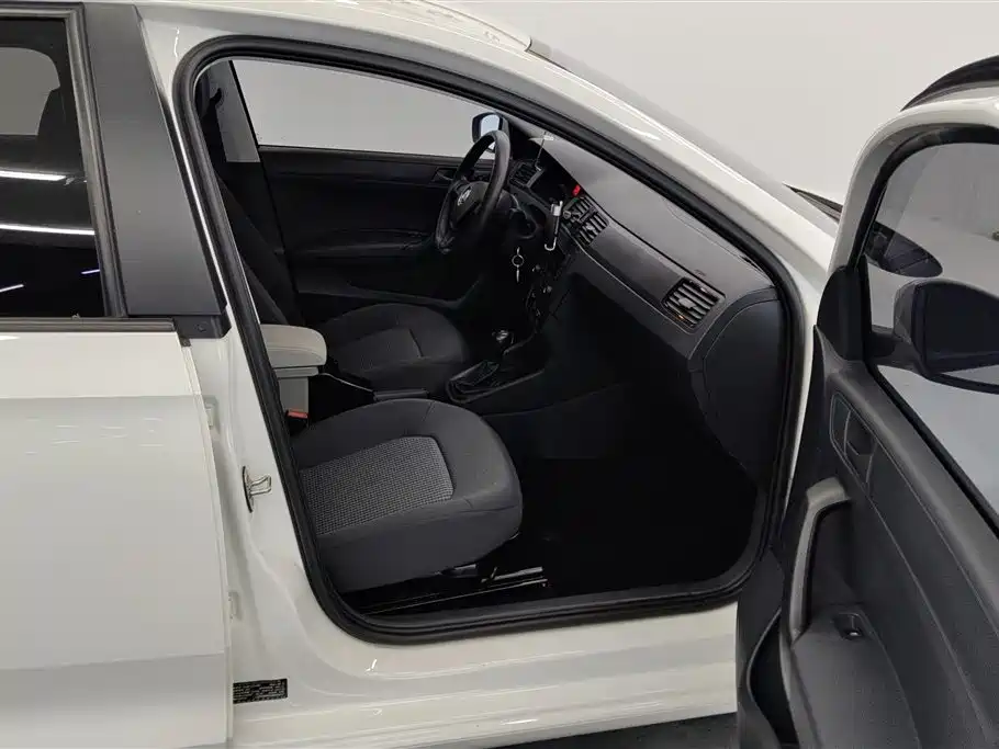 VOLKSWAGEN SANTANA