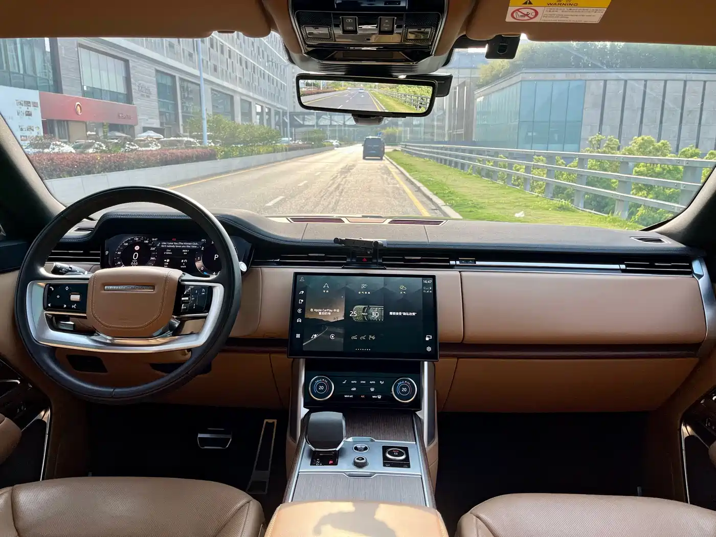 Land Rover Range Rover 2023 3.0 L6 400PS Golden Age 7-Seater Long Wheelbase фото 10