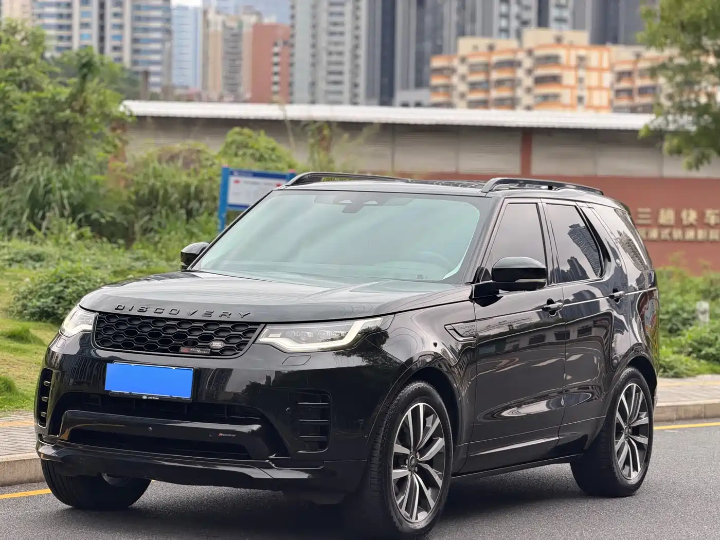 Land Rover Discovery 2023 360PS R-Dynamic SE