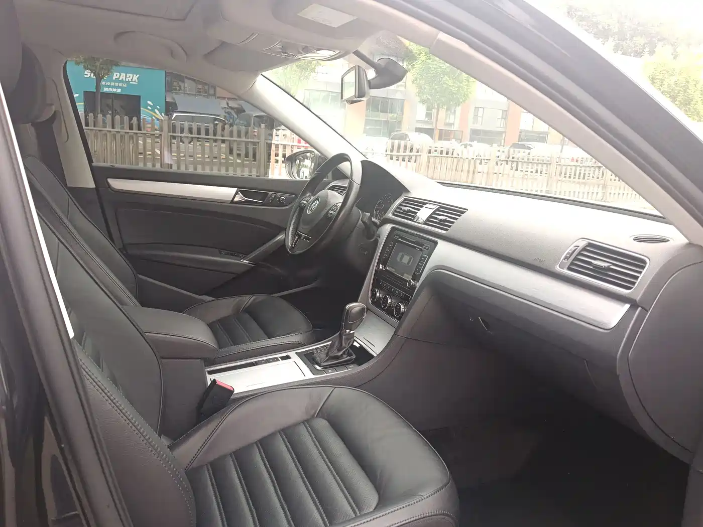 Volkswagen Passat 2014 1.8TSI DSG Executive Navigation Edition фото 27