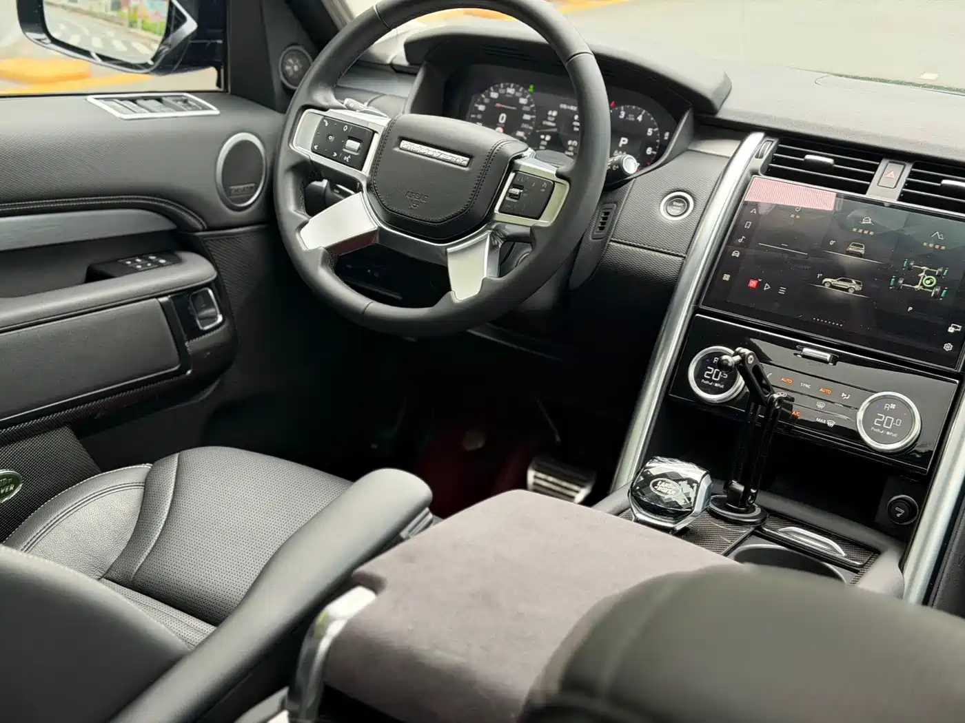 Land Rover Discovery 2023 360PS R-Dynamic SE фото 13