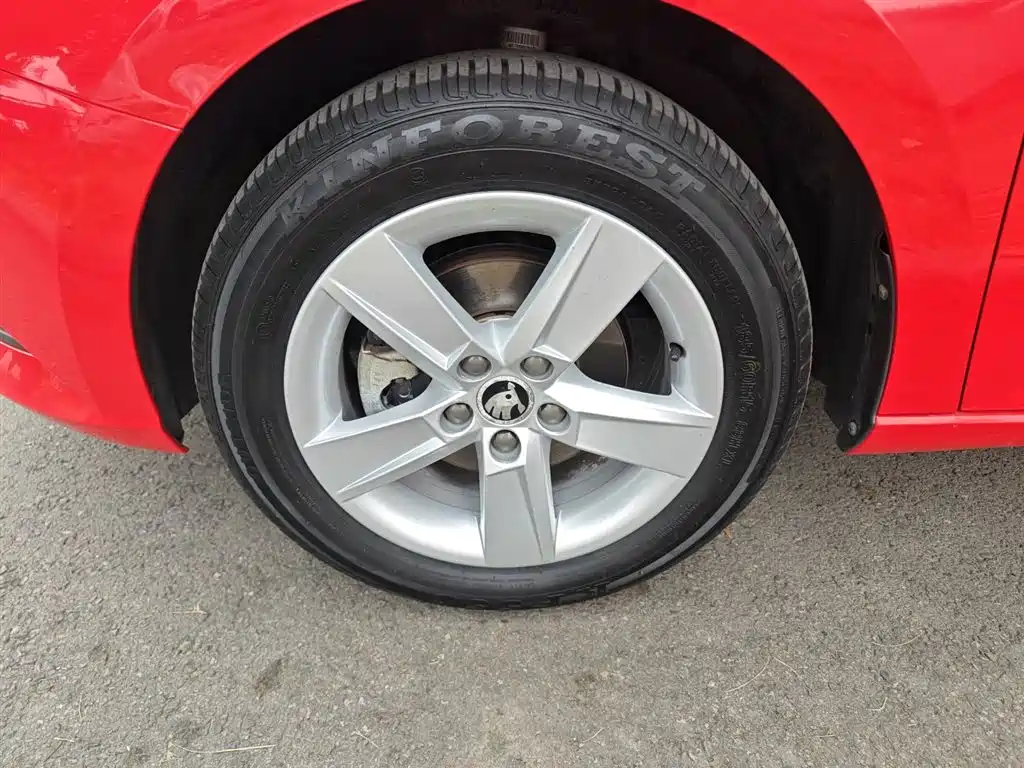 Škoda Fabia 2017 1.4L Auto Car Enjoy Edition фото 23