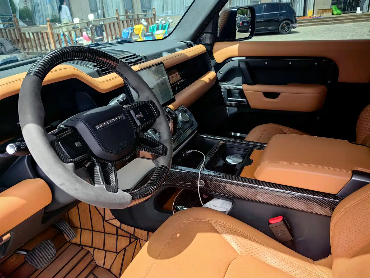 Land Rover Defender 2023 Model 90 2.0T P300 SE фото 14