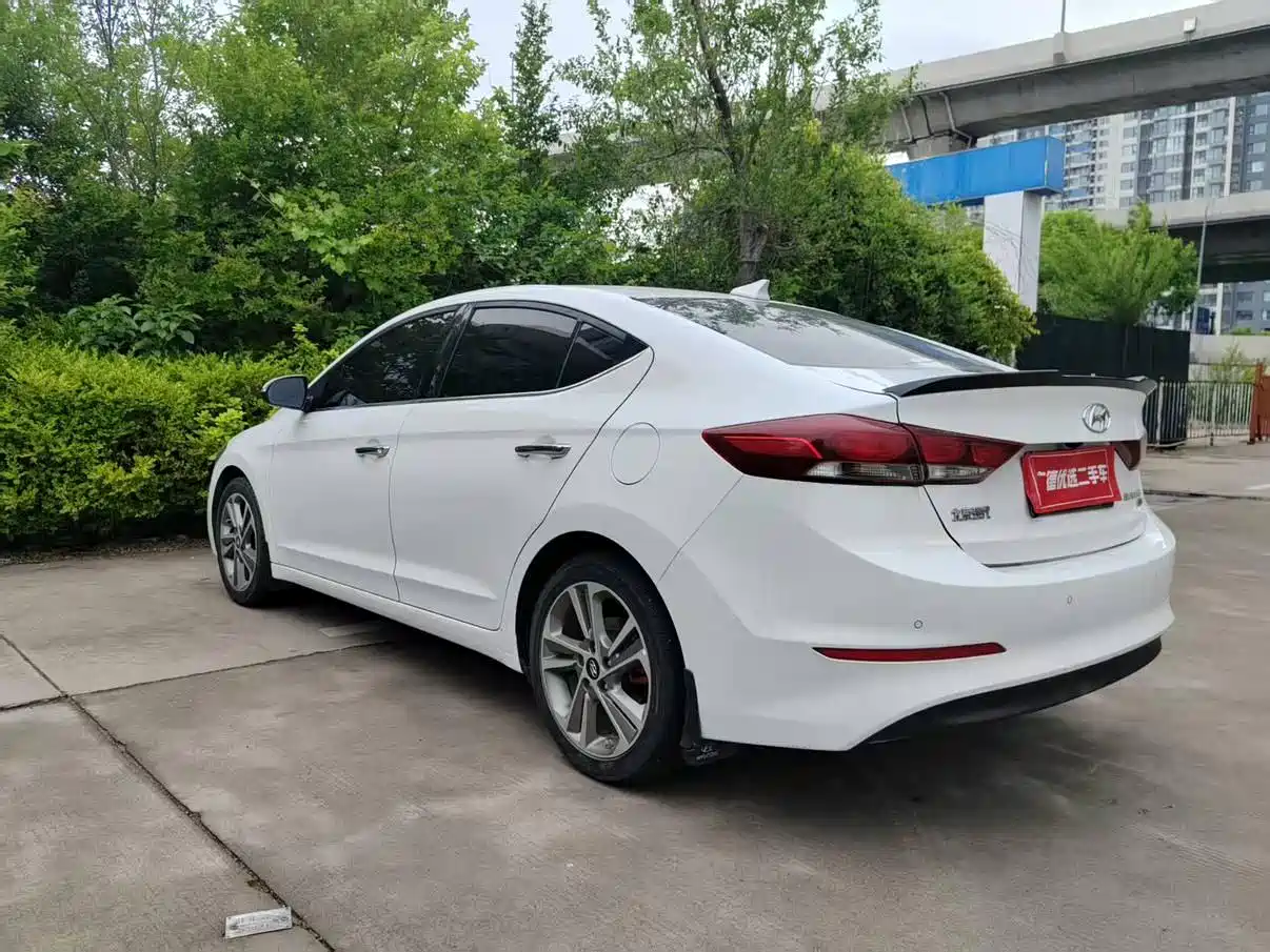 Hyundai Elantra 2016 Model 1.6L Automatic Smart Elite фото 12