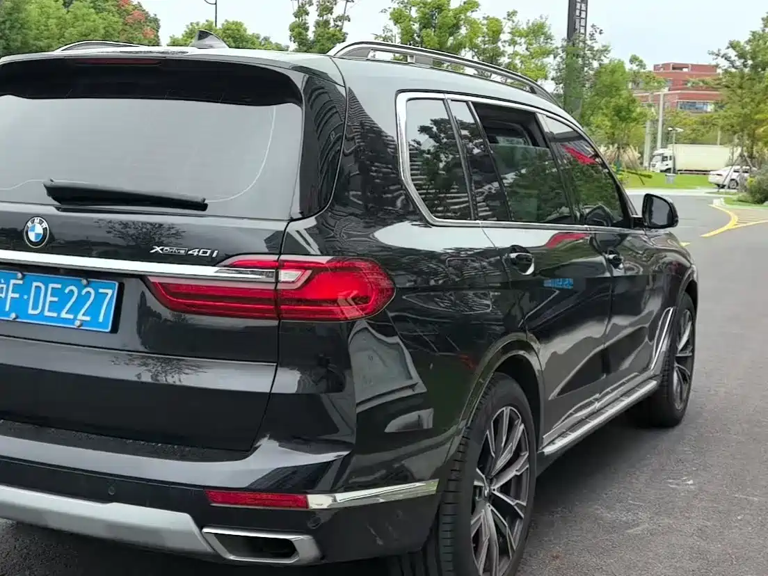 Photo 3 - BMW X7