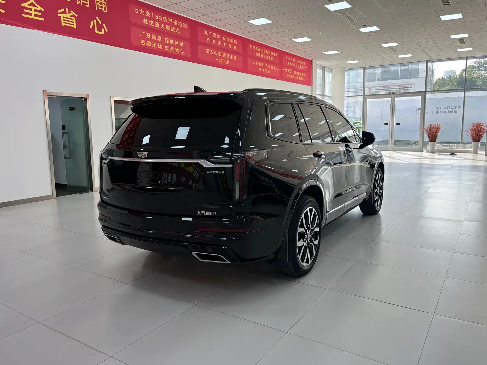 Фото 16 - Cadillac XT6