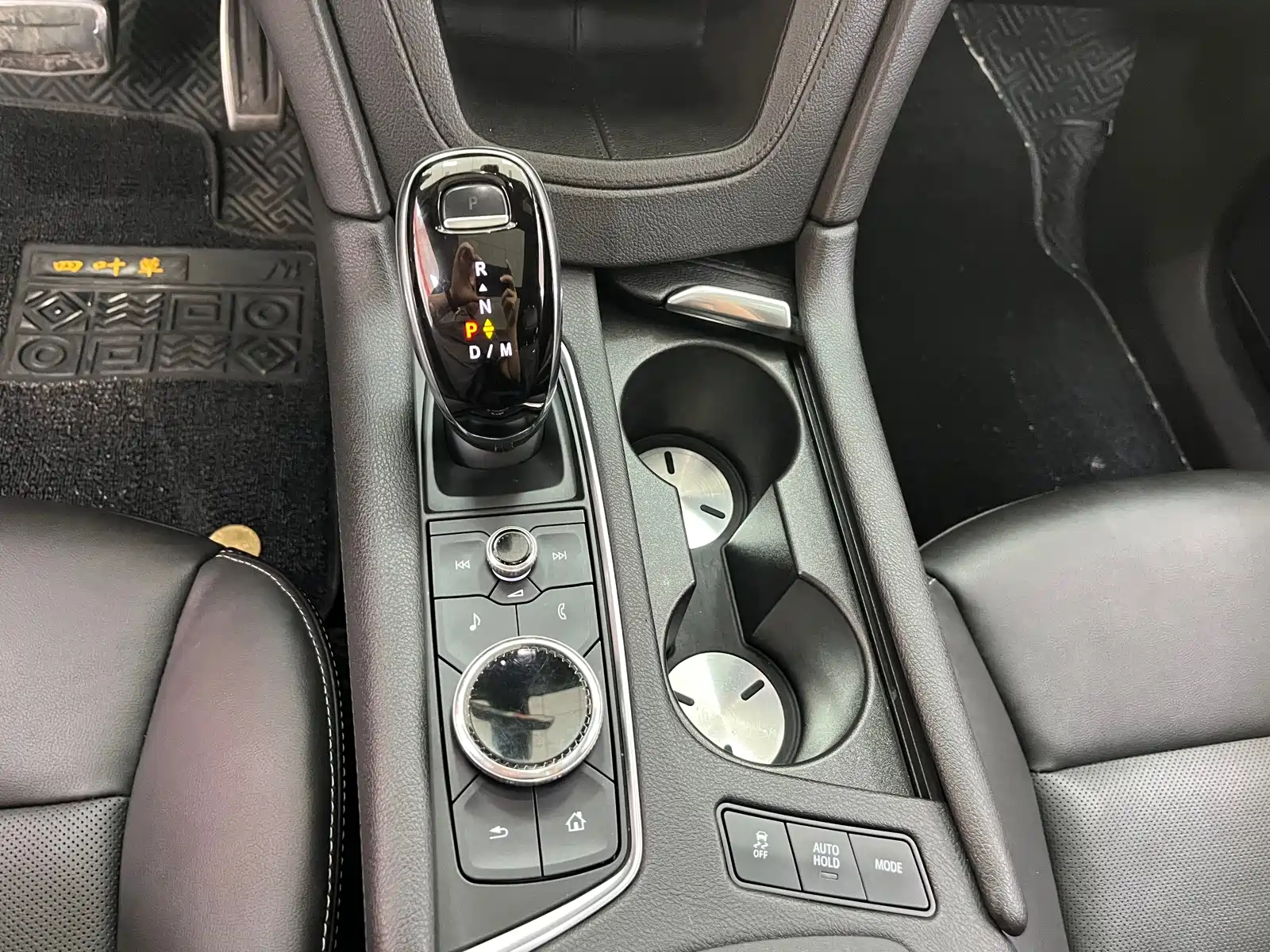 Фото 11 - Cadillac XT6