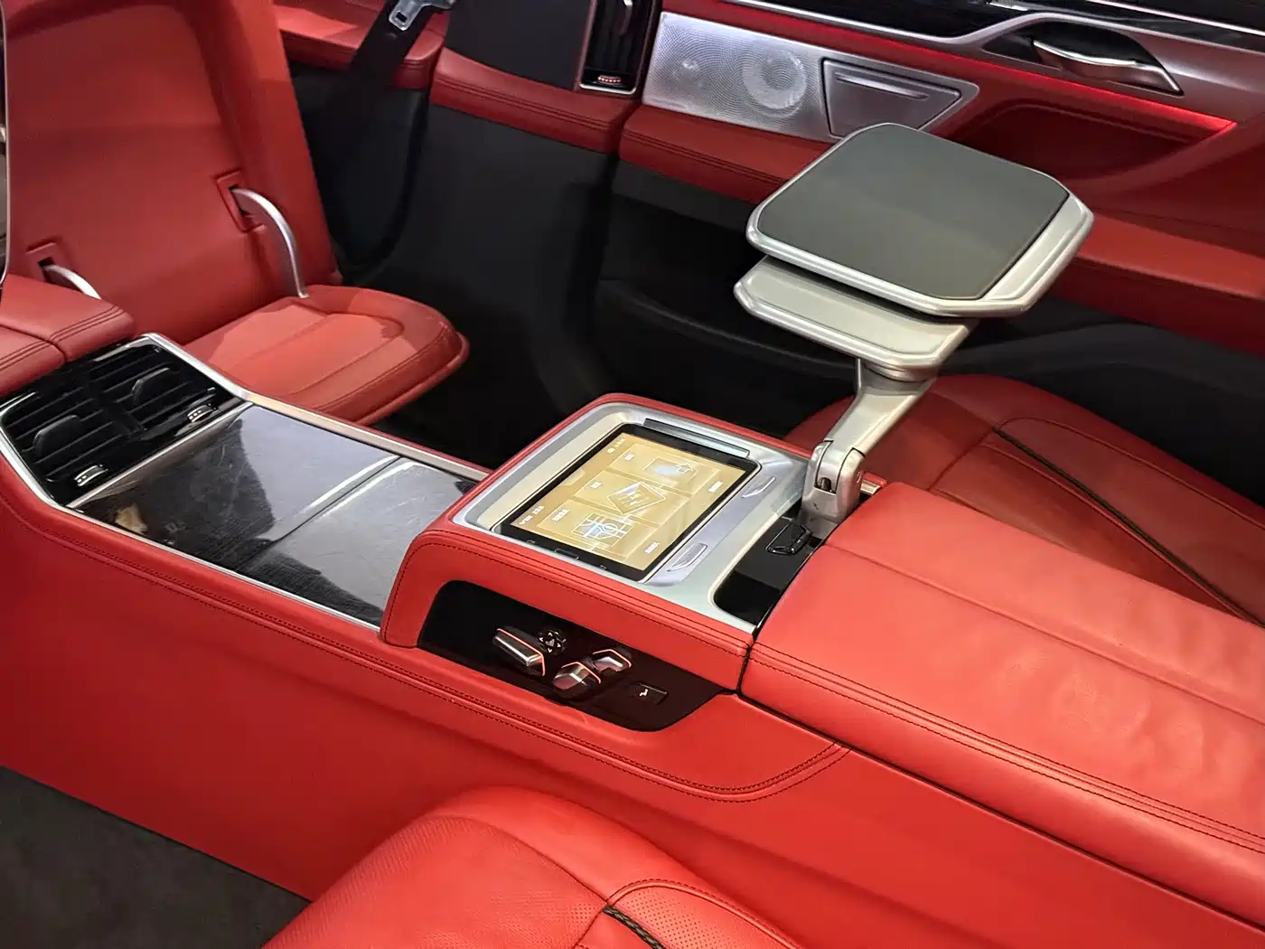 BMW 7 Series 2017 M760Li xDrive Excellence Luxury фото 16