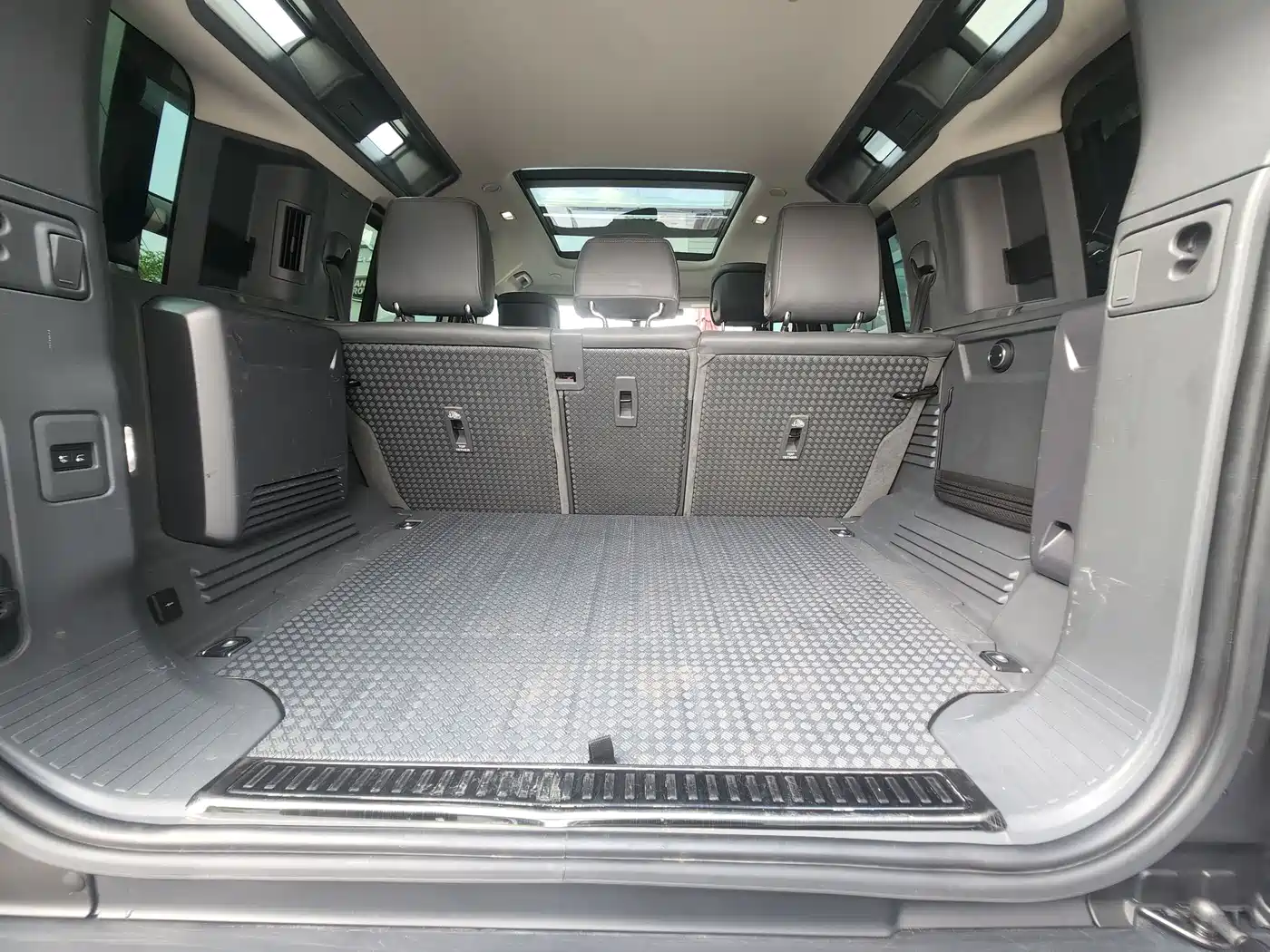 Land Rover Defender 2021 110 P400 X-DYNAMIC HSE фото 8