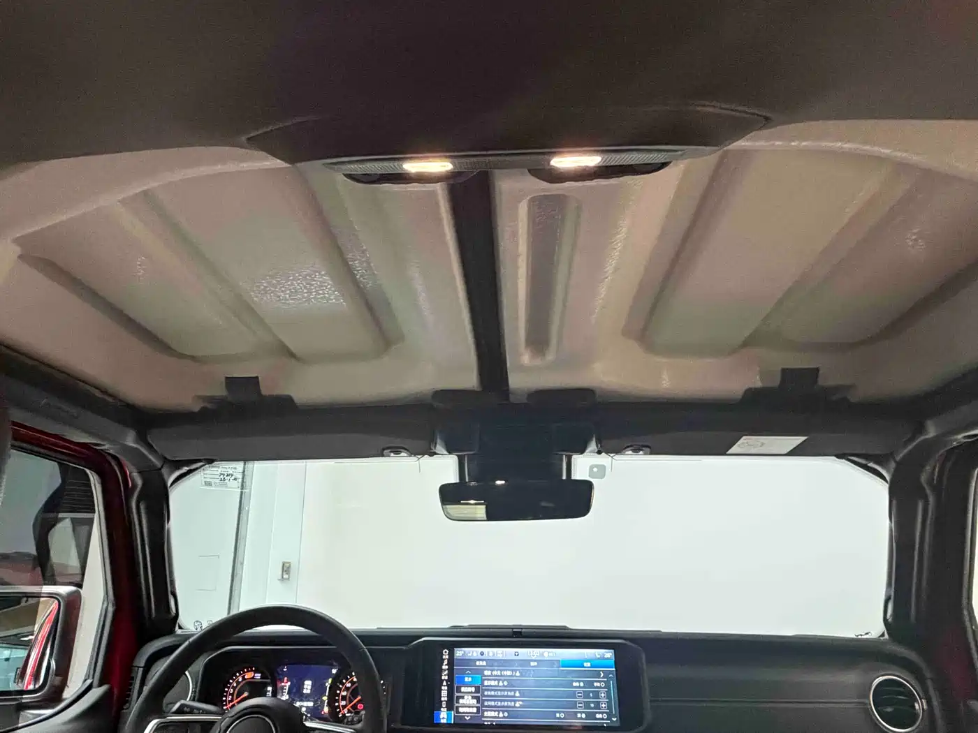 Photo 18 - Jeep Wrangler