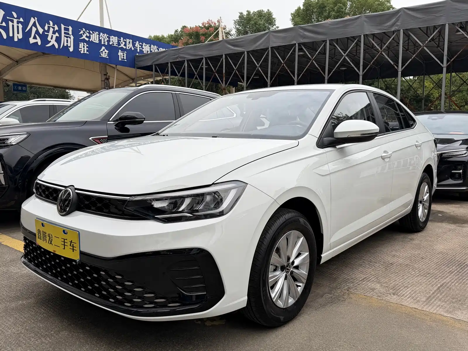 Photo 1 - Volkswagen Lavida