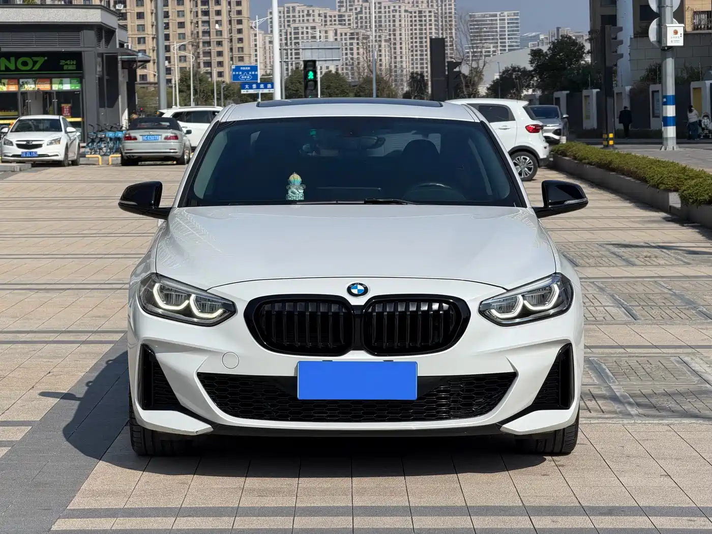 BMW 1 Series 2023 125i M Sport Shadow Edition фото 2