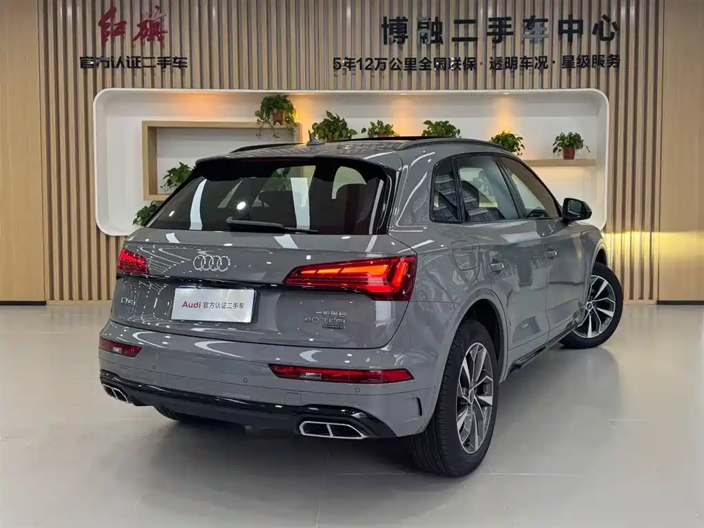 Audi Q5L 2025 45th Anniversary Edition 40 TFSI Luxury Sport фото 3