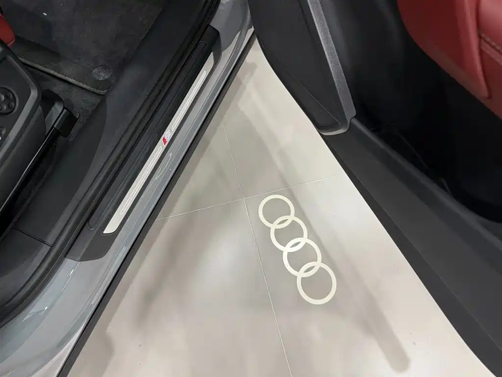 Audi Q5L 2025 45th Anniversary Edition 40 TFSI Luxury Sport фото 16