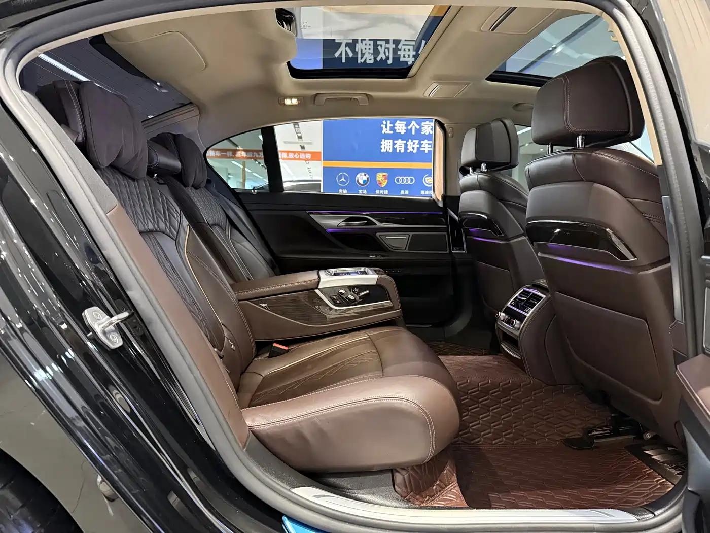 BMW 7 Series 2019 730Li Luxury Package фото 15