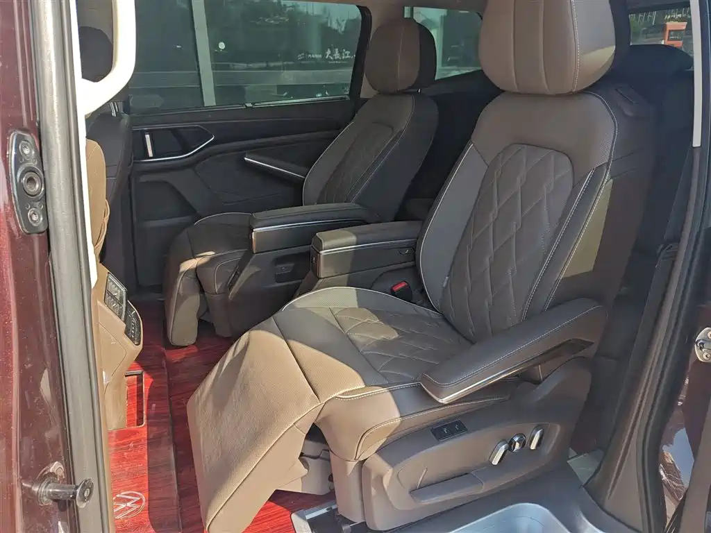 Volkswagen Viloran 2023 380TSI Premium Edition фото 15