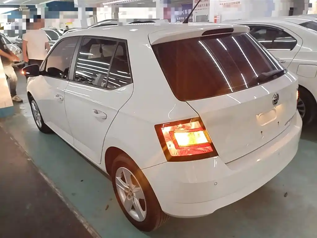 Škoda Fabia 2017 1.4L Auto Car Enjoy Edition фото 5