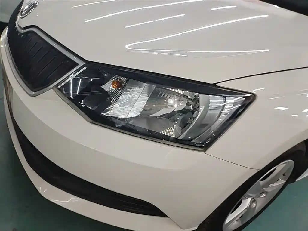 Škoda Fabia 2017 1.4L Auto Car Enjoy Edition фото 24