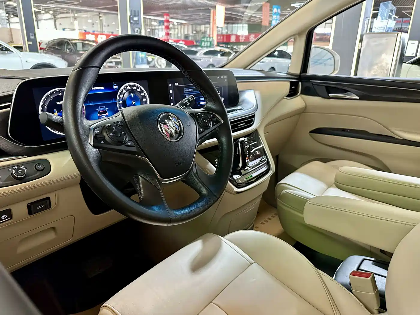 Photo 21 - Buick GL8