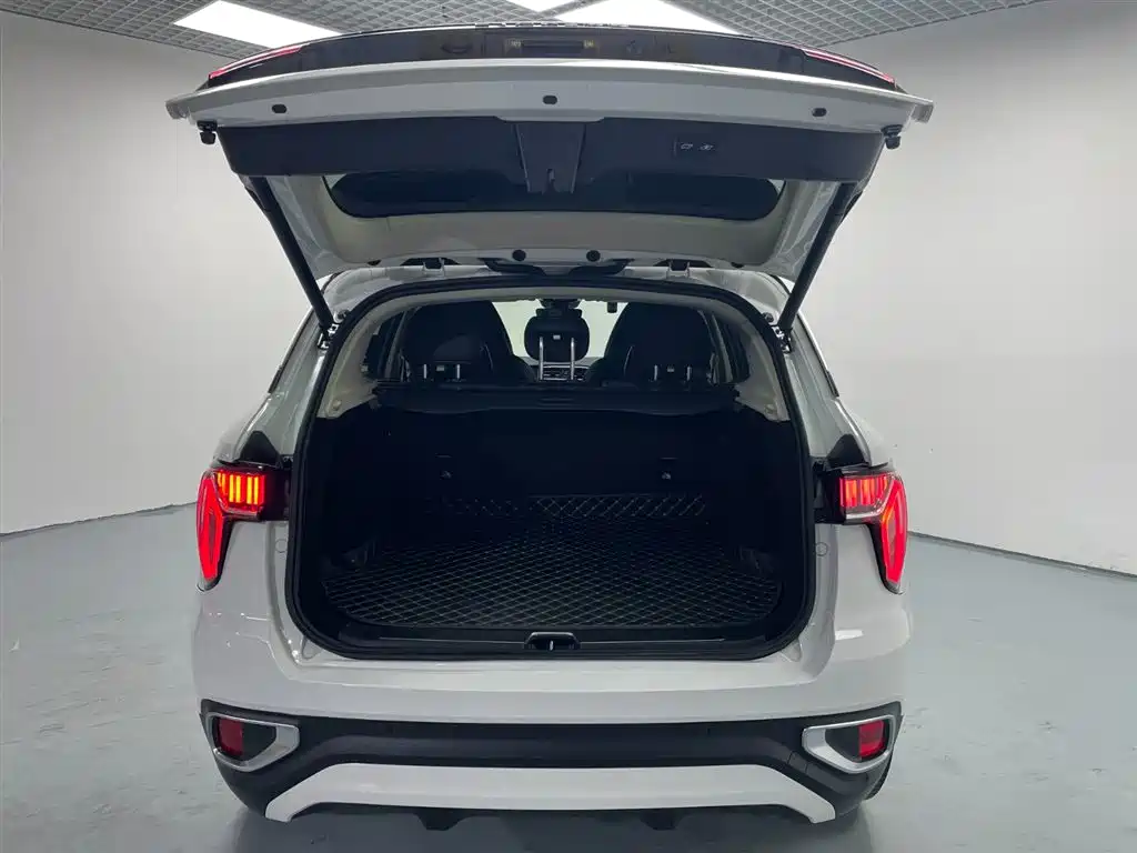 Lynk & Co 01 2019 2.0T 2WD Type Pro Version China V фото 9