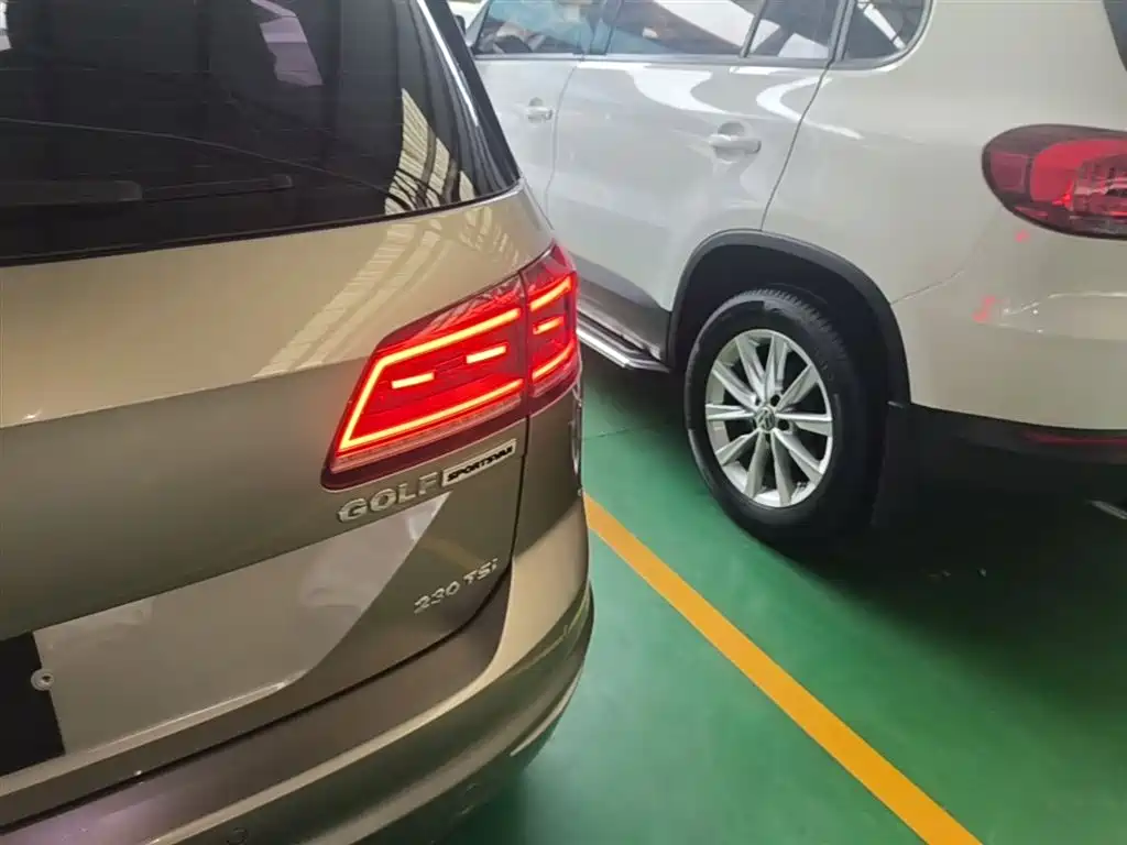 Volkswagen Golf Sportsvan 2016 230TSI Automatic Progressive фото 8