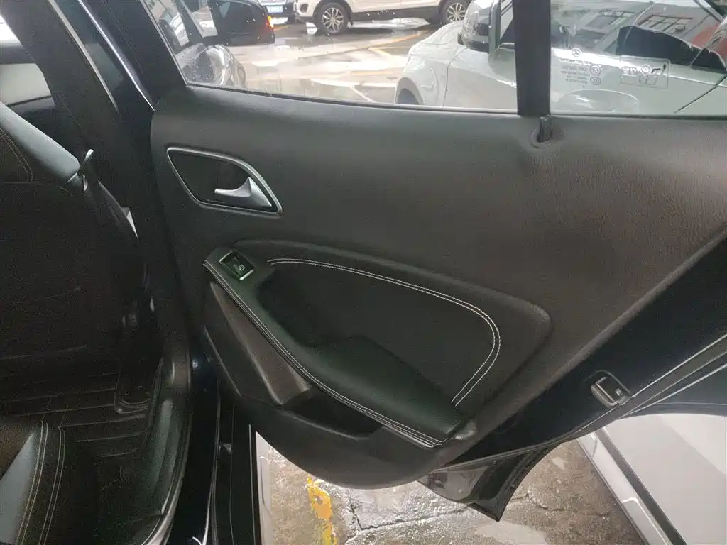 Mercedes-Benz GLA 2016 GLA 200 Dynamic фото 27