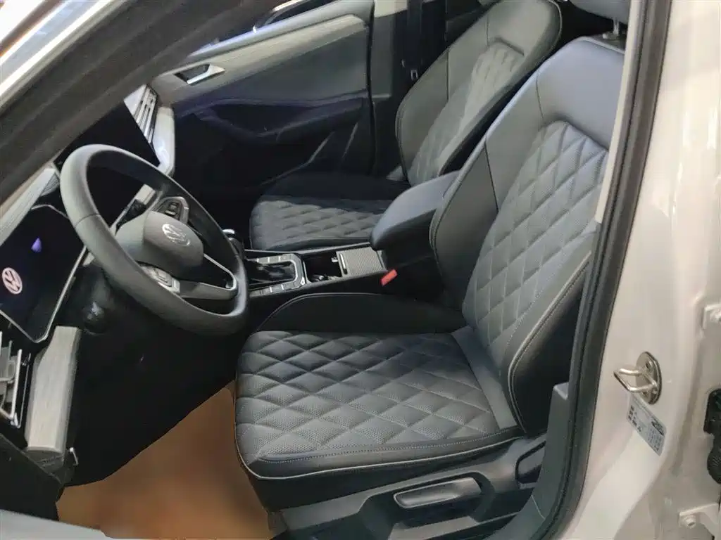 Volkswagen Sagitar 2023 300TSI DSG Surpassing Edition фото 15