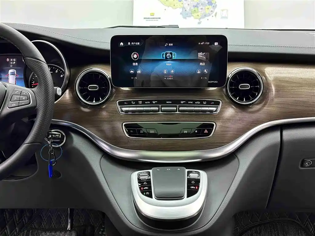 MERCEDES-BENZ V CLASS