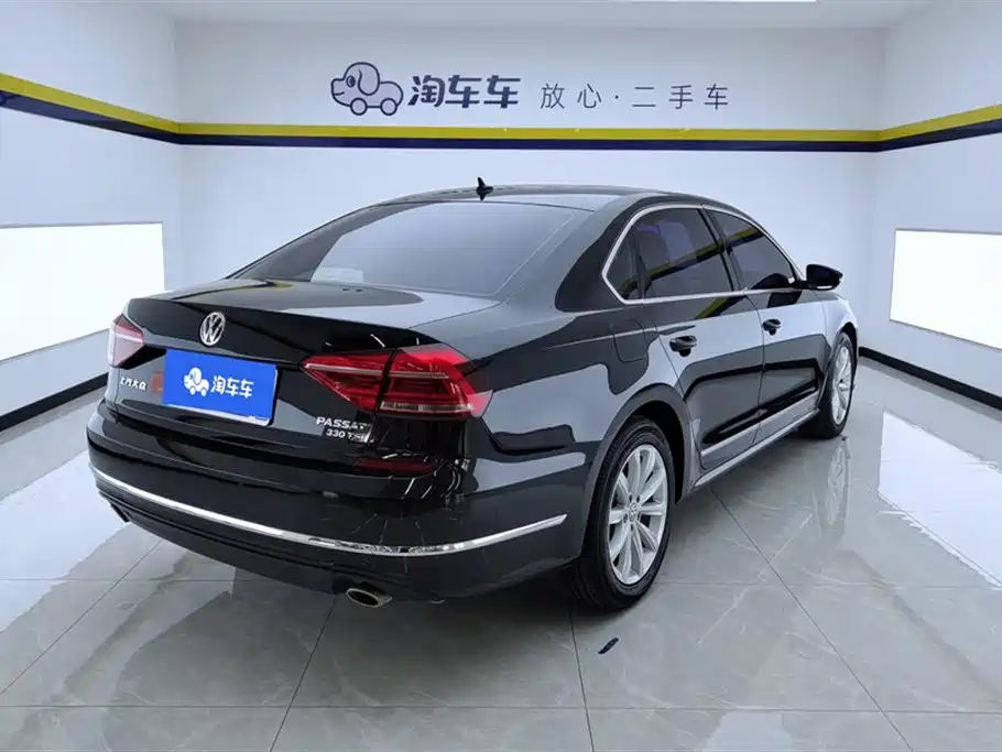 Volkswagen Passat 2017 330TSI DSG Prestige фото 3