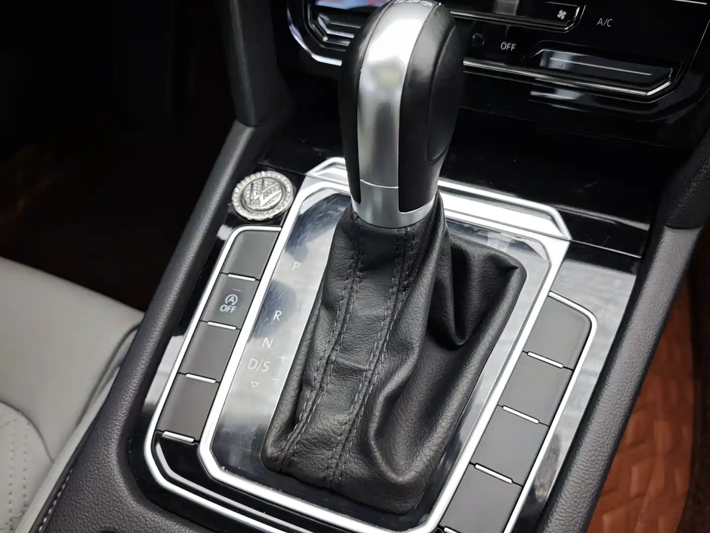 Volkswagen Magotan 2023 2 Million Units Anniversary Edition 330TSI DSG Leading Type фото 23