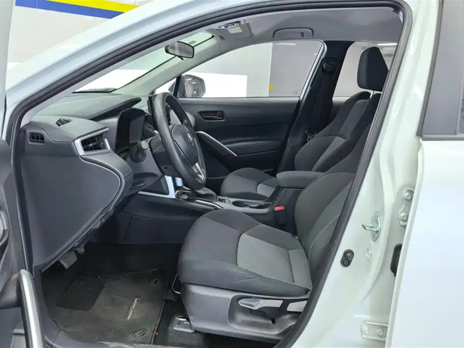 Toyota Frontlander 2023 2.0L CVT Elite Edition фото 9
