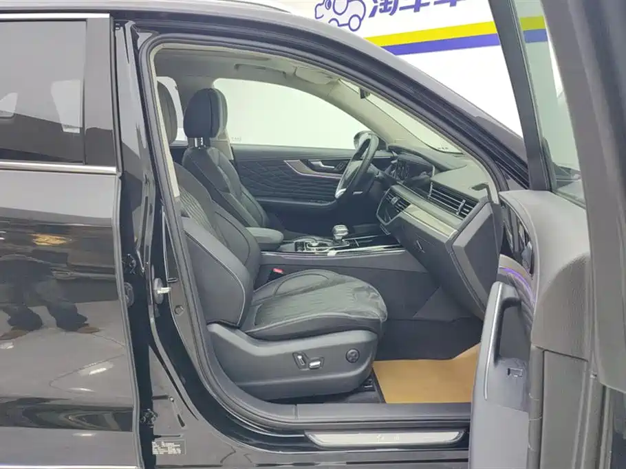 Hongqi HS5 2022 Facelift 2.0T Smart Flag Enjoyment Edition фото 8