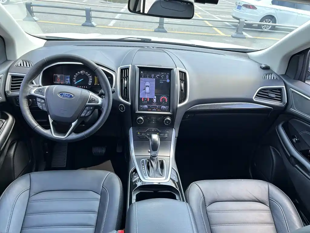 Фото 12 - Ford Edge
