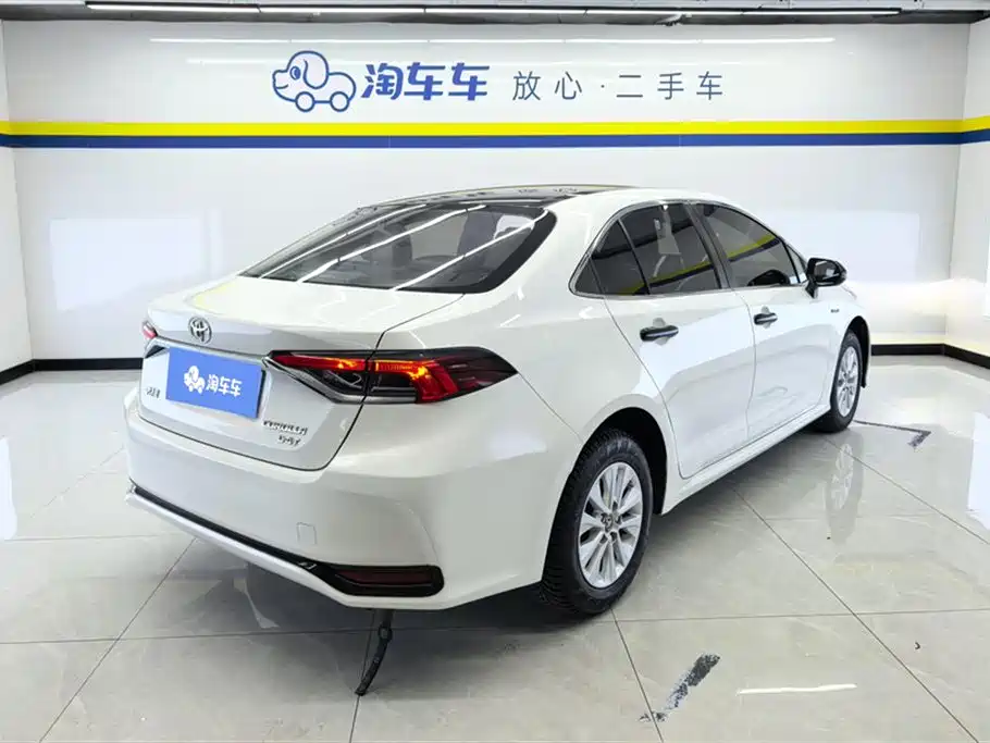 Toyota Corolla 2019 1.2T S-CVT GL Pioneer Edition фото 3