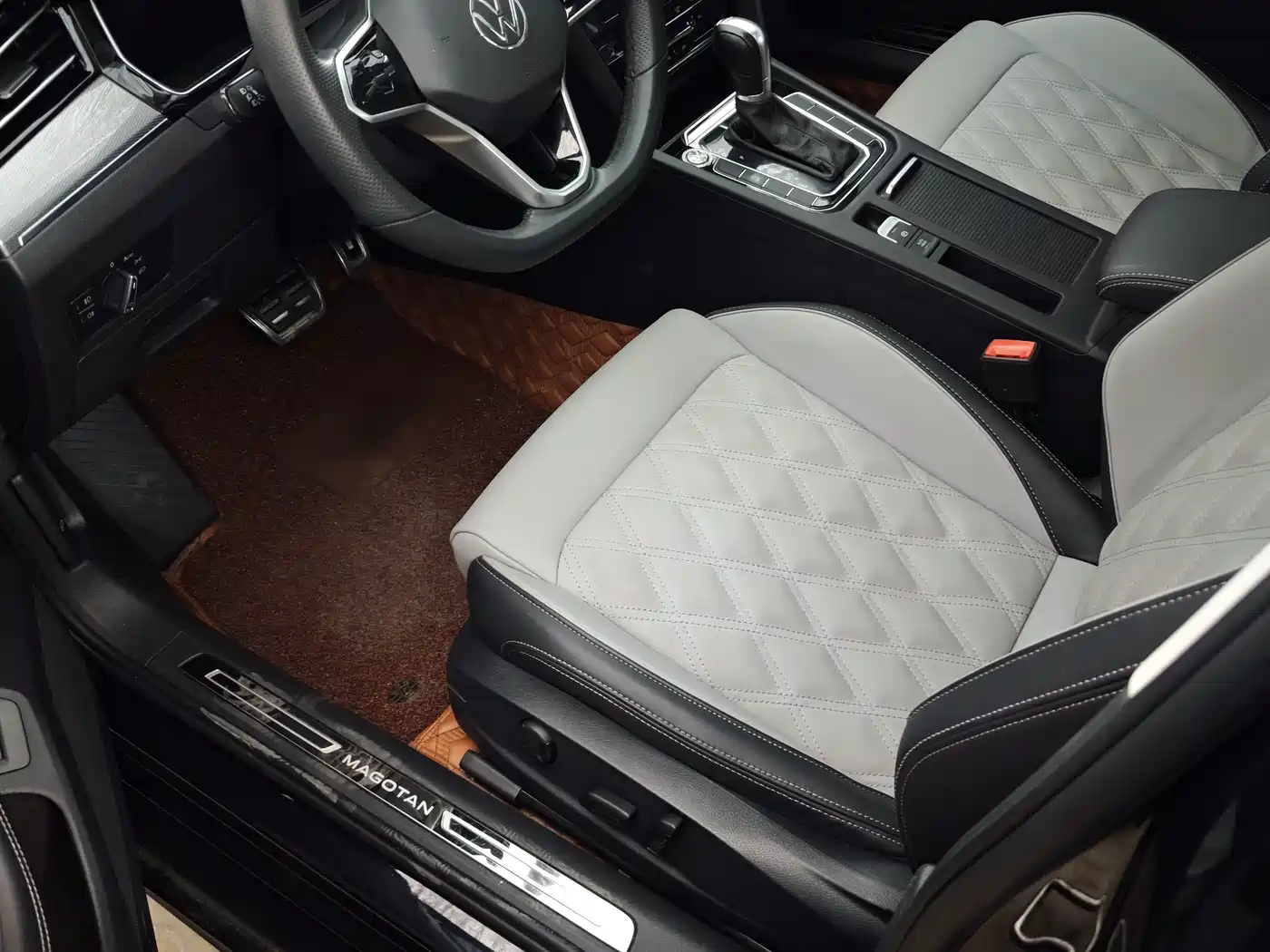 Volkswagen Magotan 2023 2 Million Units Anniversary Edition 330TSI DSG Leading Type фото 11